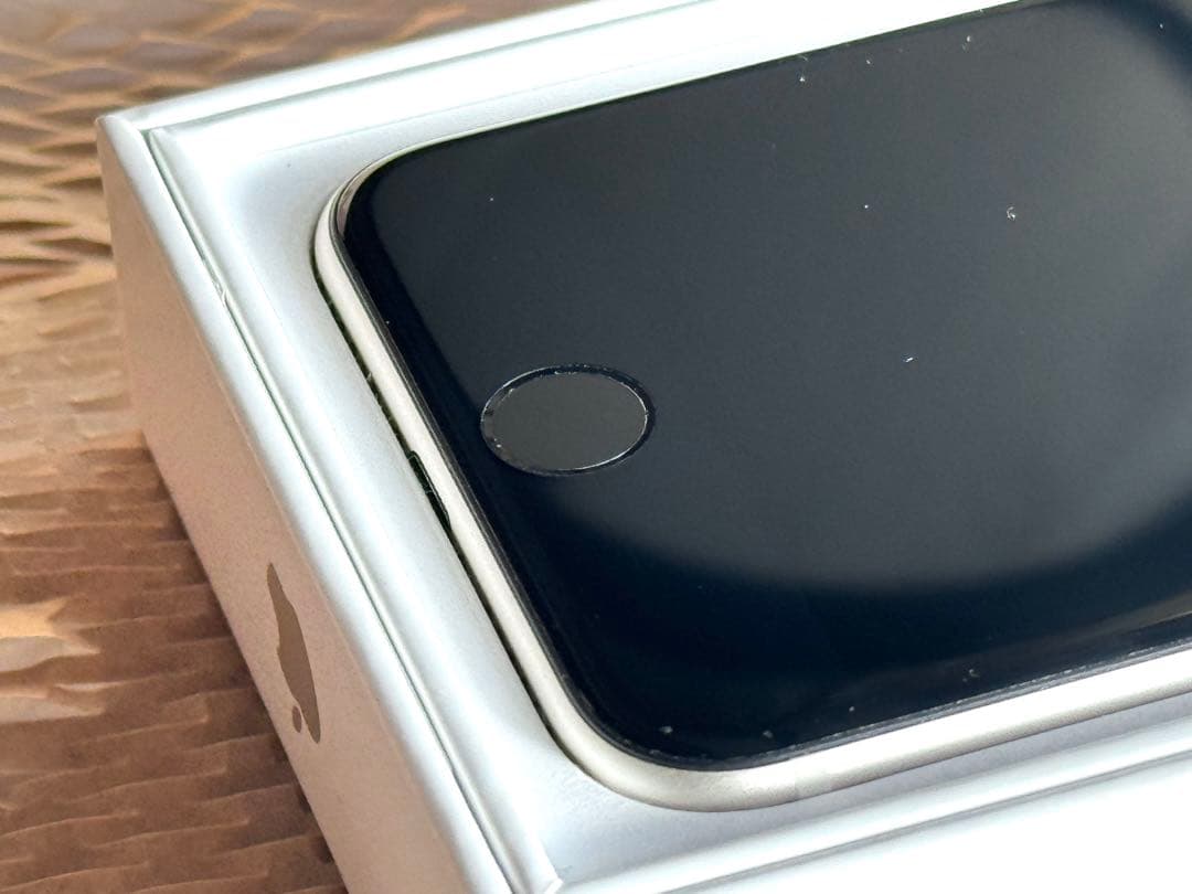 超美品Apple iPhone SE3 スターライト 256GB 84%