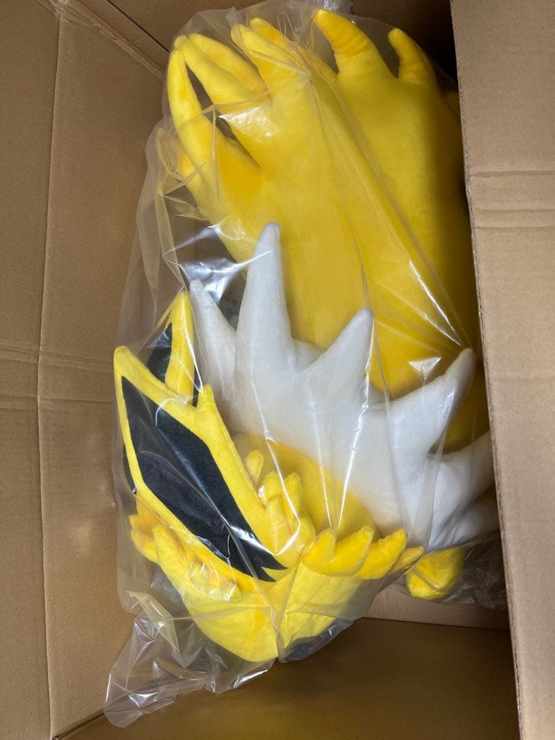 ポケモンセンター　等身大　サンダース　ぬいぐるみ　寝そべり