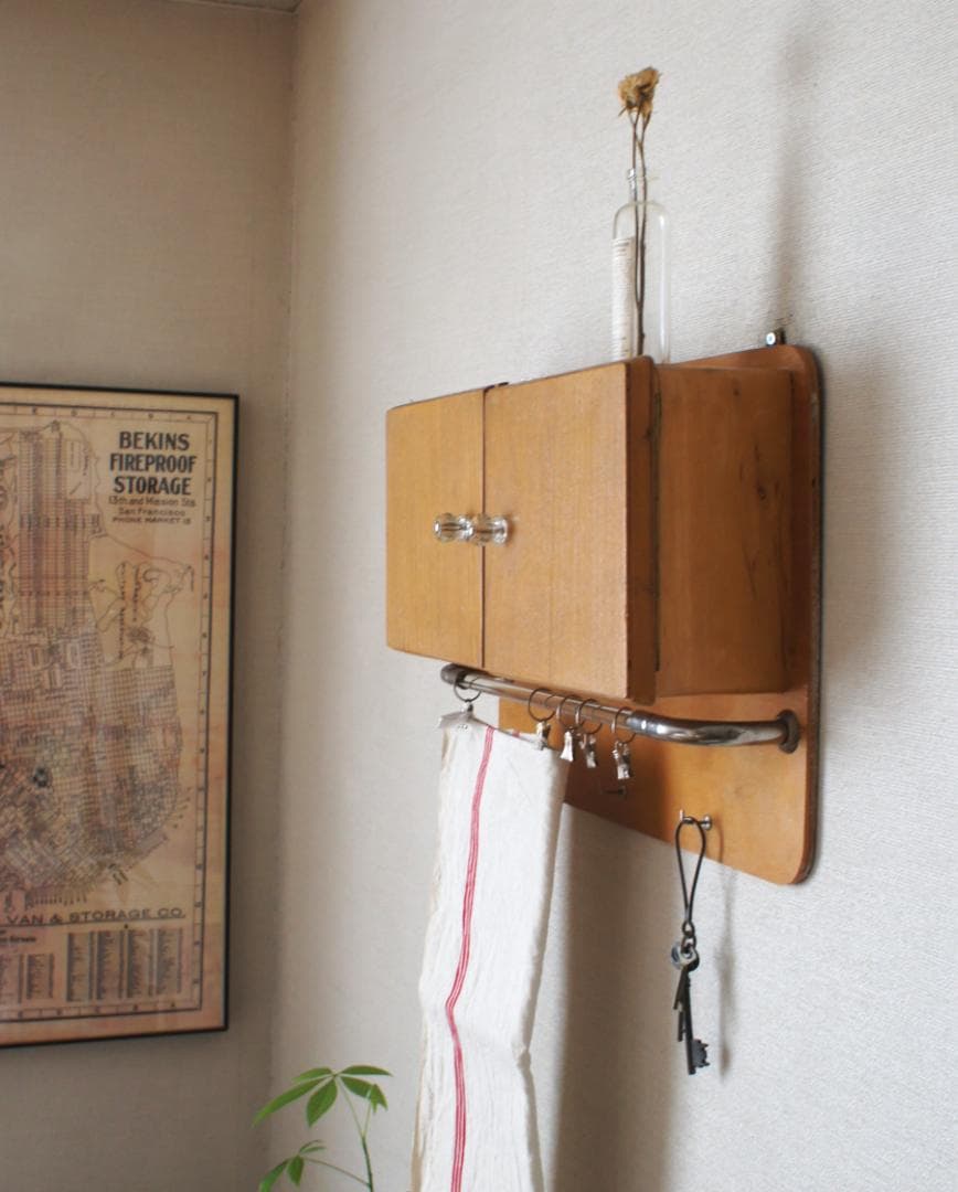 ウォールキャビネット　飾り棚　ブロカント　フレンチ　フランスアンティーク