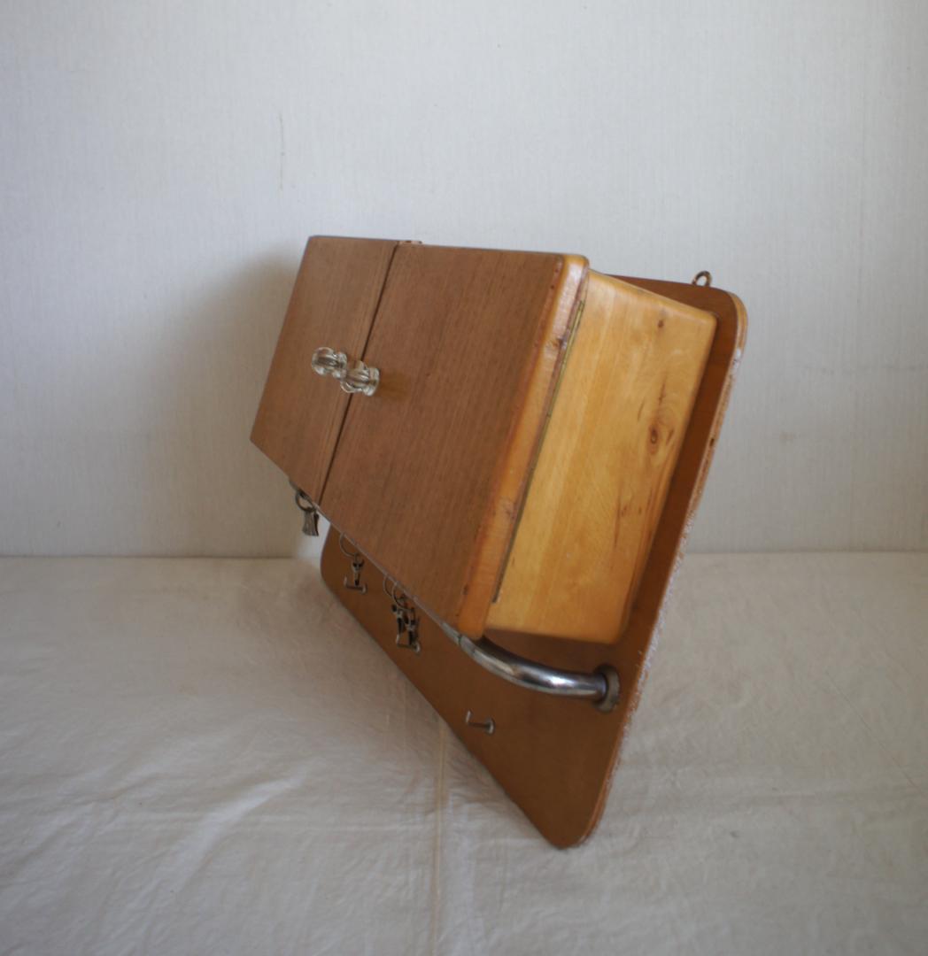 ウォールキャビネット　飾り棚　ブロカント　フレンチ　フランスアンティーク