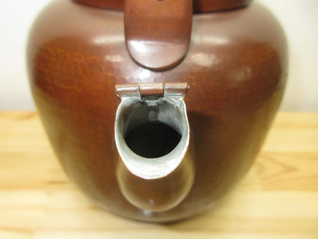 送料込【逢絢亭】茶道具 水屋道具 薬缶 口蓋付 打ち出し 菊桐の図 紙箱入り