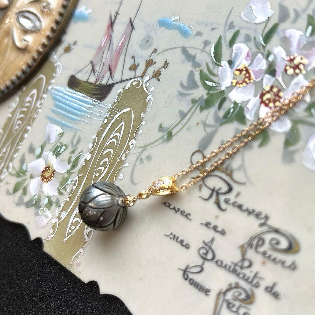 Kaya様ご予約品＊黒蝶&あこやカービング&ブルーフローライト&MOPカービング