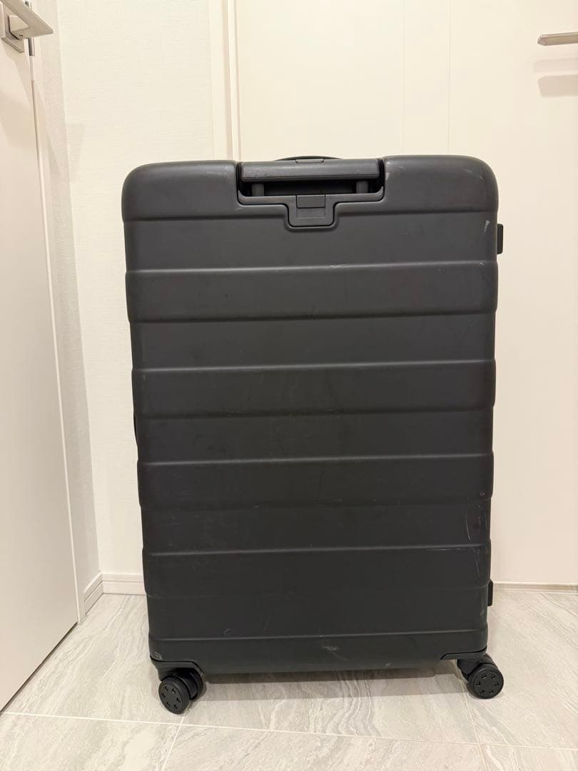 無印良品 バーを自由に調節できる　ハードキャリーケース（１０５Ｌ）①