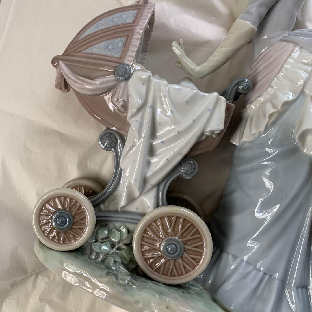 リアドロ　陶器製 赤ちゃんの 外出