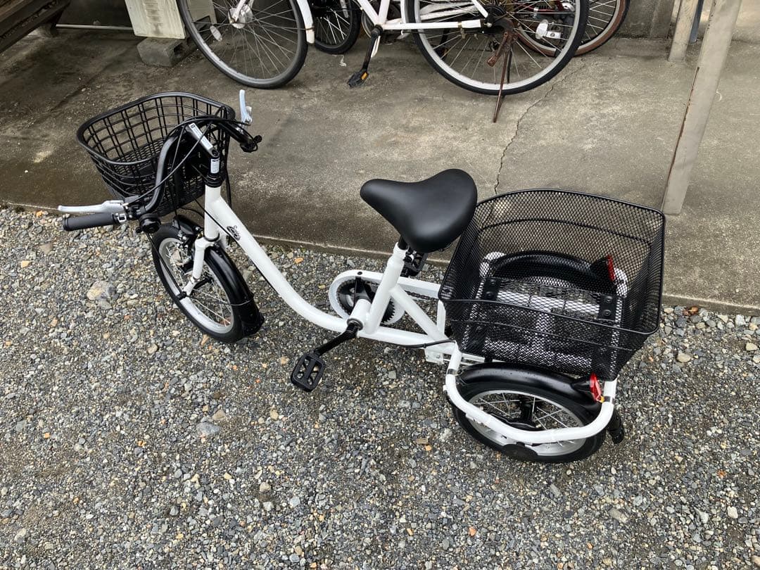 ホワイト スチール製 三輪車 2バスケット