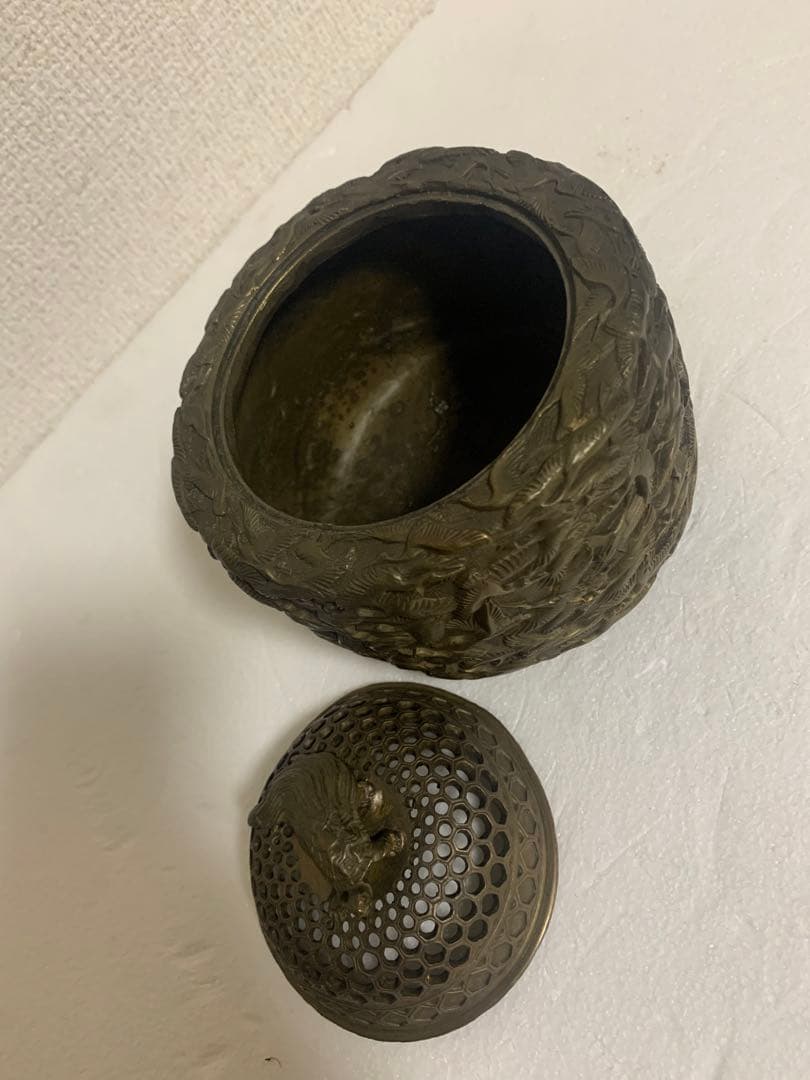 香炉　銅製真鍮　金属製　年代感あり中古、未使用に近い　工芸品　茶道具？