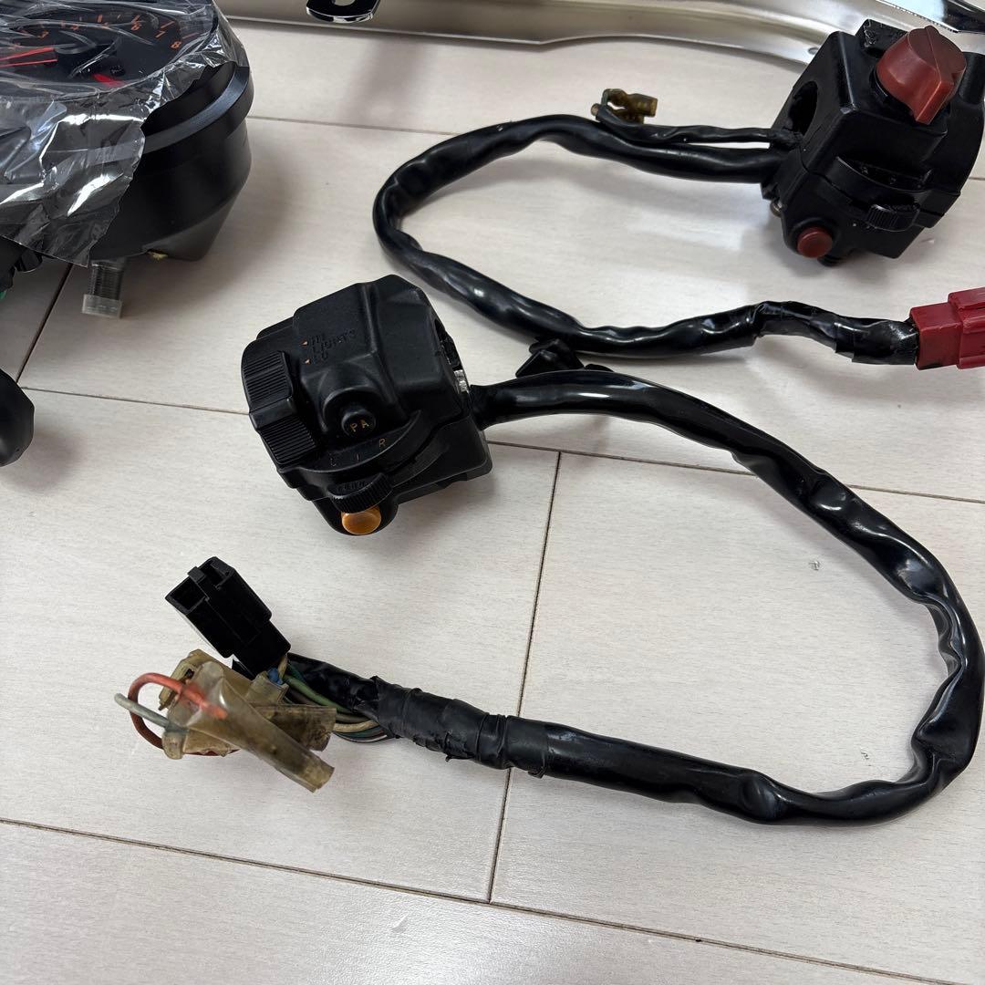 CBX メーター　スイッチボックス右左　キャブ調整 チェーンカバー