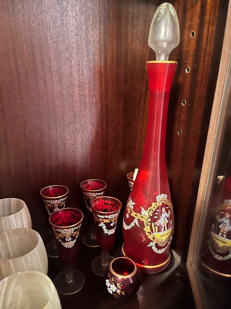 赤色ガラス デカンタとショットグラスセット