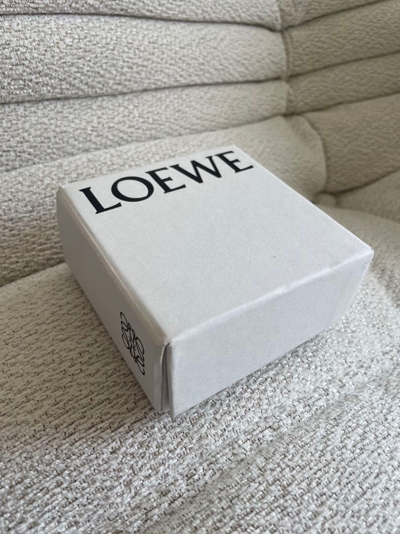 【一度使用！】LOEWE ゴールド リボンブローチ　即日発送❗️
