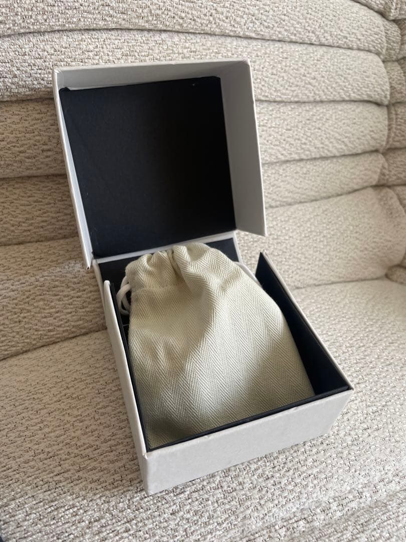 【一度使用！】LOEWE ゴールド リボンブローチ　即日発送❗️