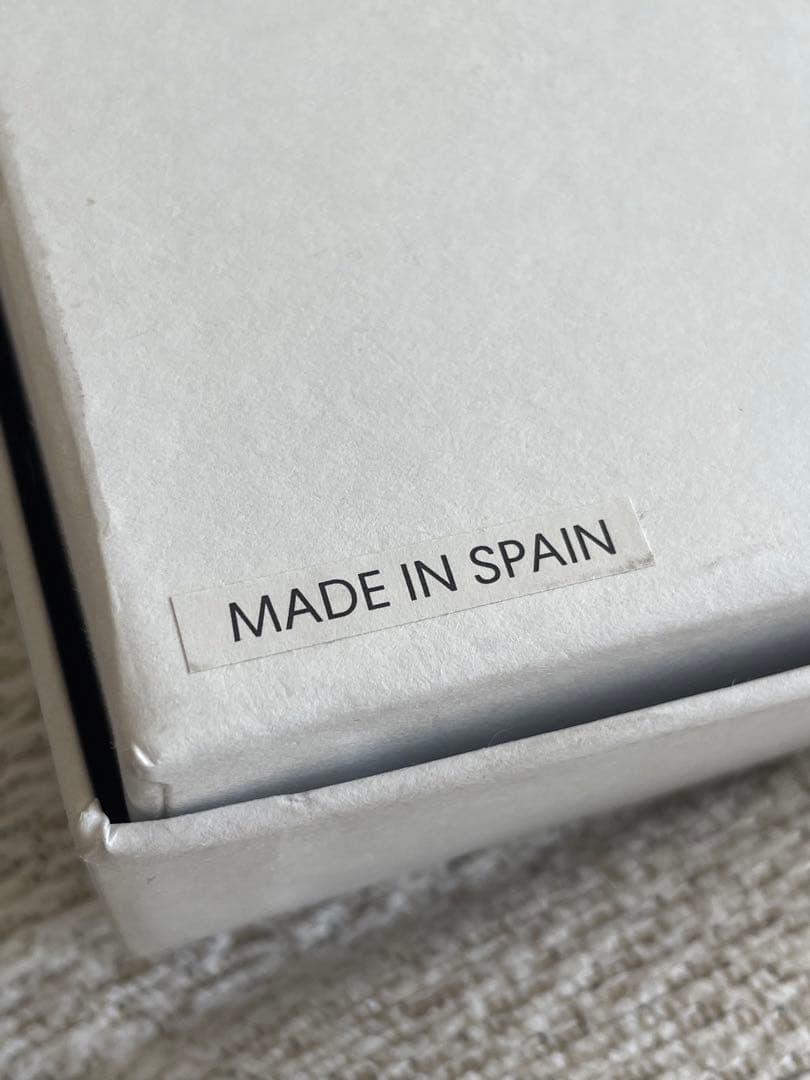 【一度使用！】LOEWE ゴールド リボンブローチ　即日発送❗️