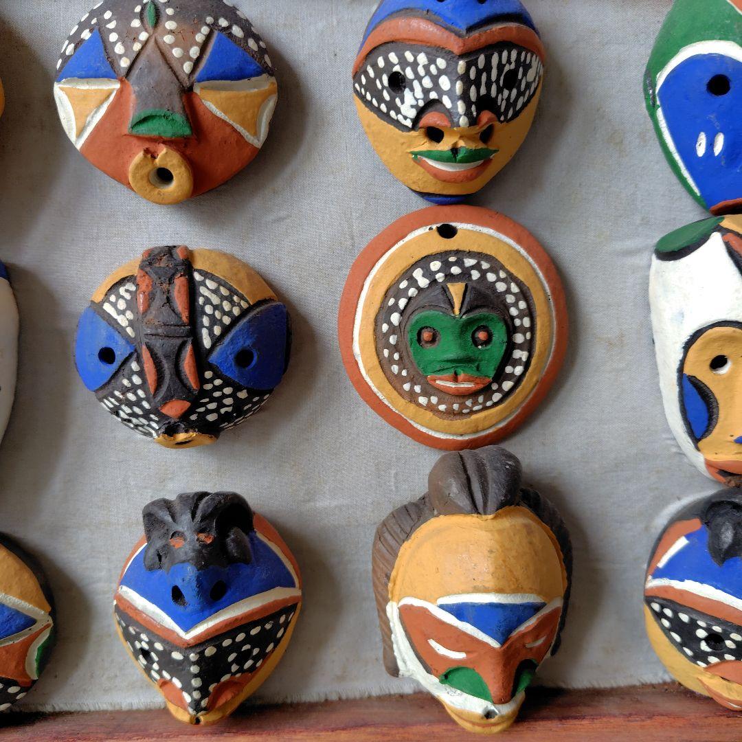 希少　アフリカ　カメルーン 額入り陶器製マスク 18個セット