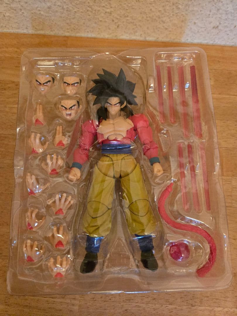 S.H.フィギュアーツ　スーパーサイヤ人4　孫悟空