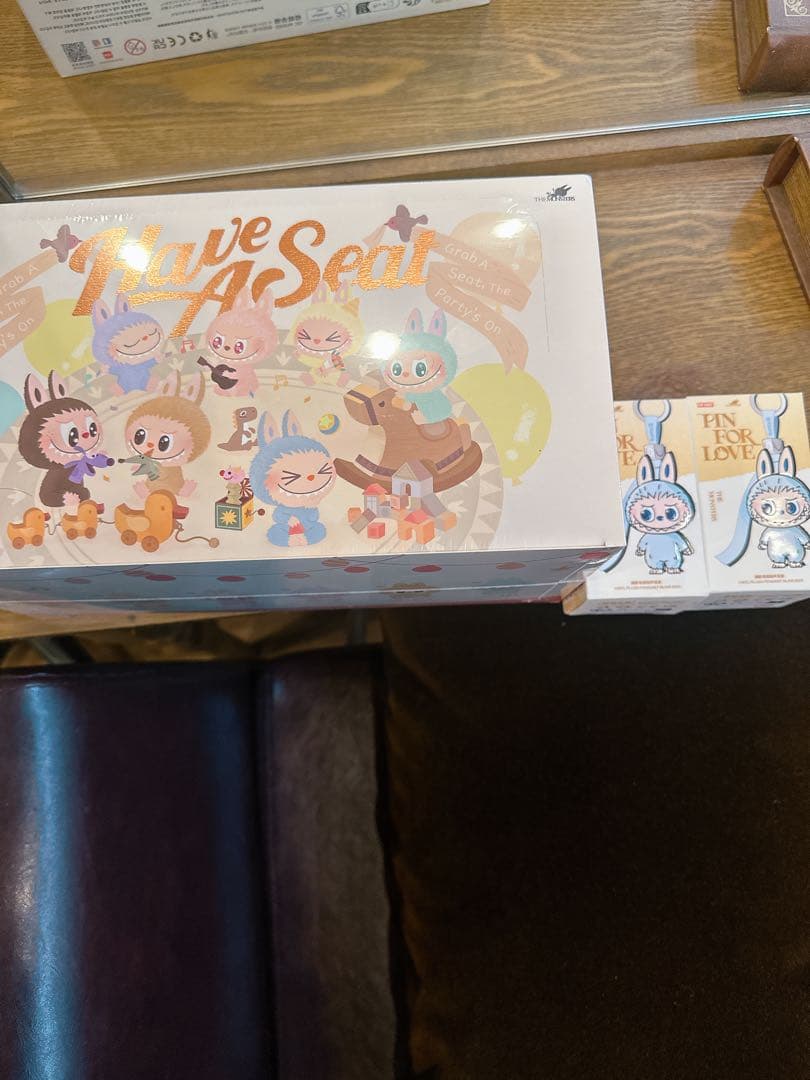 ラブブ ハブアシート ボックス 正規品 未開封 シュリンク付き＆　イニシャル2つ