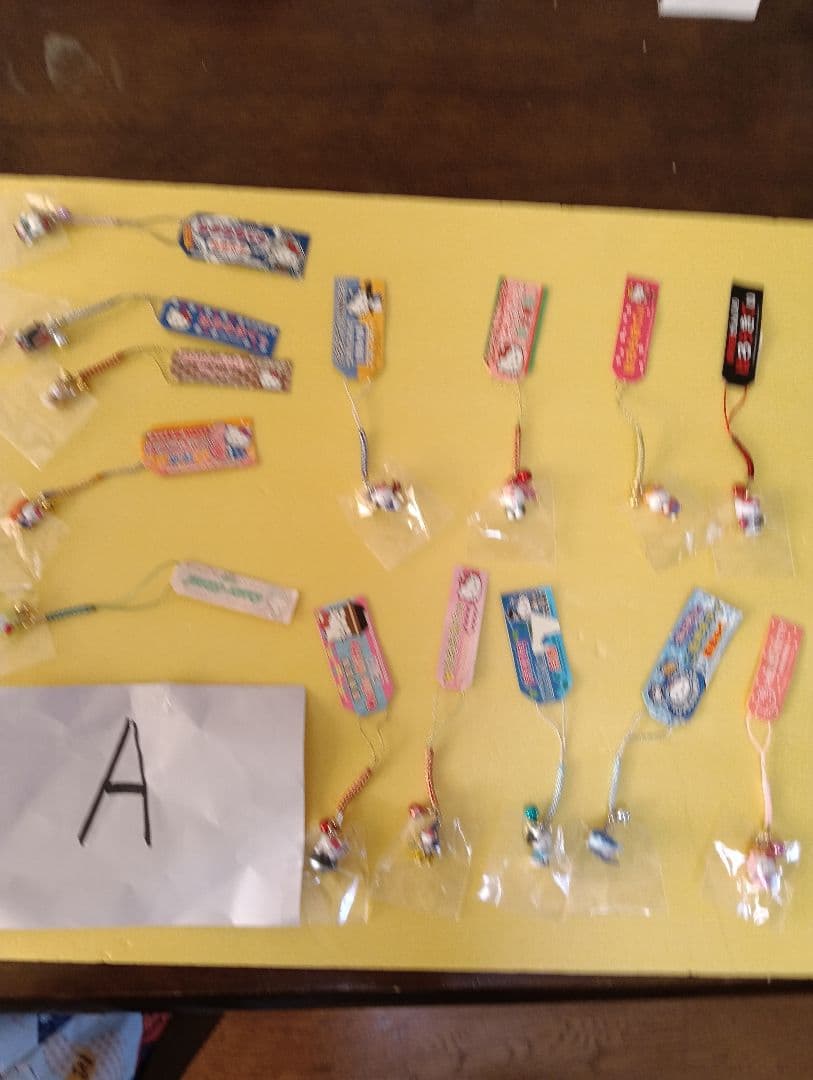 A　ご当地ハローキティファスナーストラップなど日本全国47都道府県制覇　＋１個