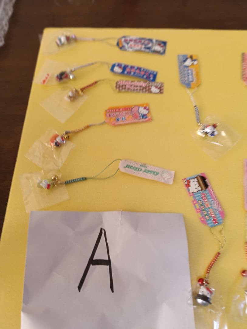 A　ご当地ハローキティファスナーストラップなど日本全国47都道府県制覇　＋１個