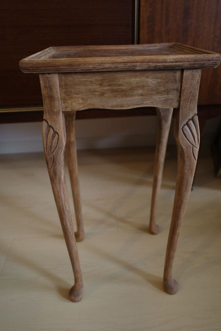 ヴィンテージ家具　ヨーロッパ　サイドテーブル 花台 コンソールテーブル