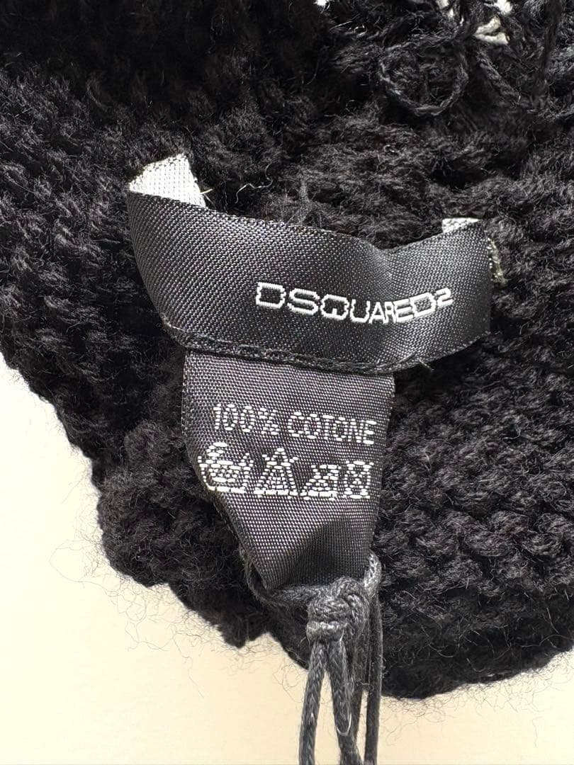 DSQUARED2 新品未使用　タグ付き　ブラックニット帽 ポンポン付き