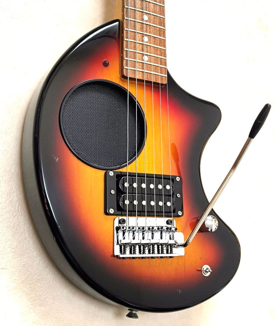 【超美品】ZO-3 芸達者 3TS アンプ内蔵ミニギター 専用ケース付