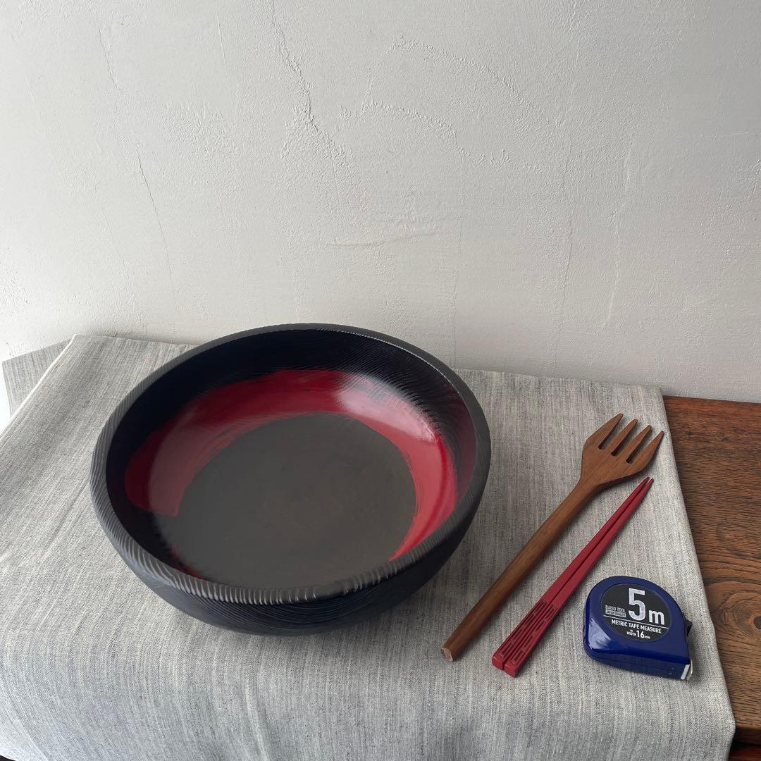 こね鉢　木製　無垢材　くり抜き　刷毛目　漆塗　松材？　大型ボウル　黒に赤丸