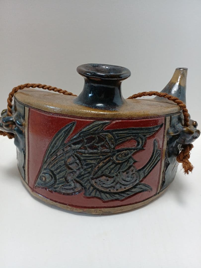 琉球壺屋焼　小橋川清正さん　抱瓶　双魚文　約24×15センチ