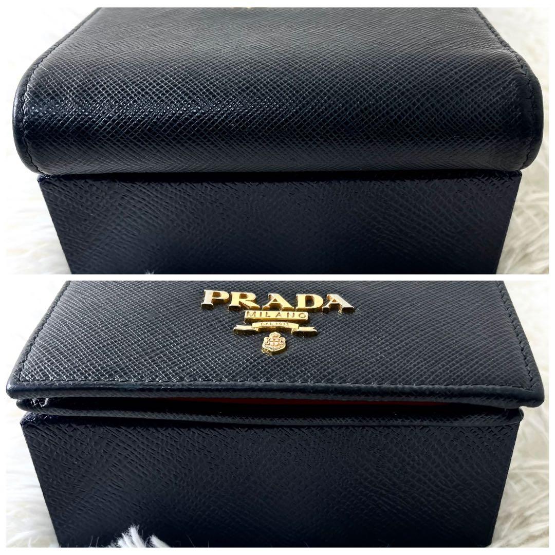 プラダ　PRADA 二つ折り財布　サフィアーノ　ブラック　黒　ゴールド