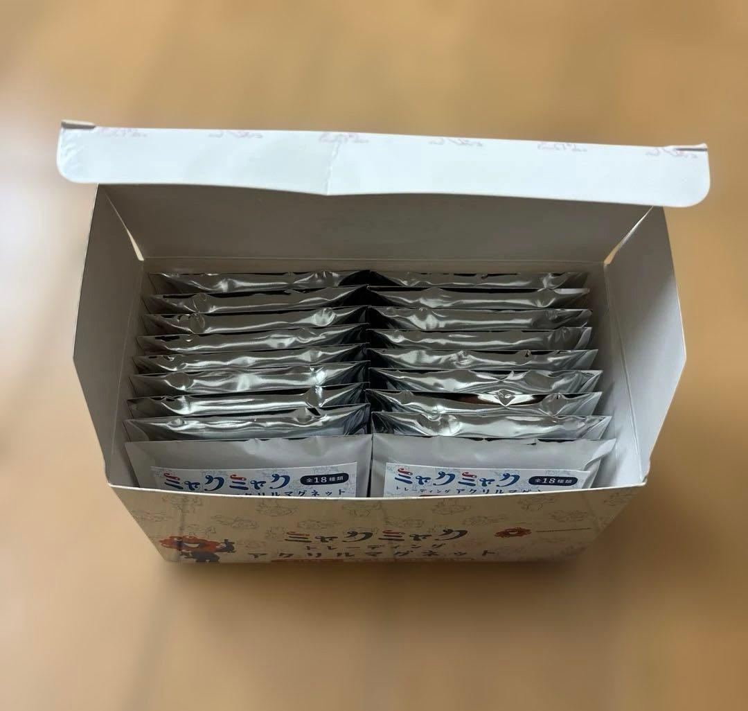 新品未開封BOX ミャクミャク トレーディング アクリルマグネット 2025