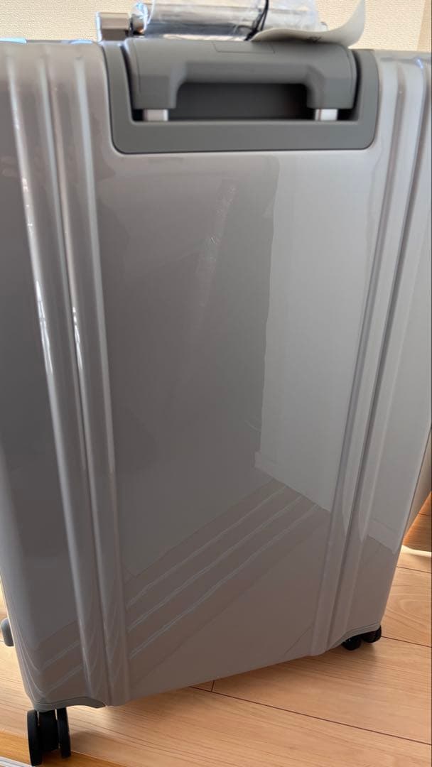 82L ZERO HALLIBURTON シルバーキャリーケース