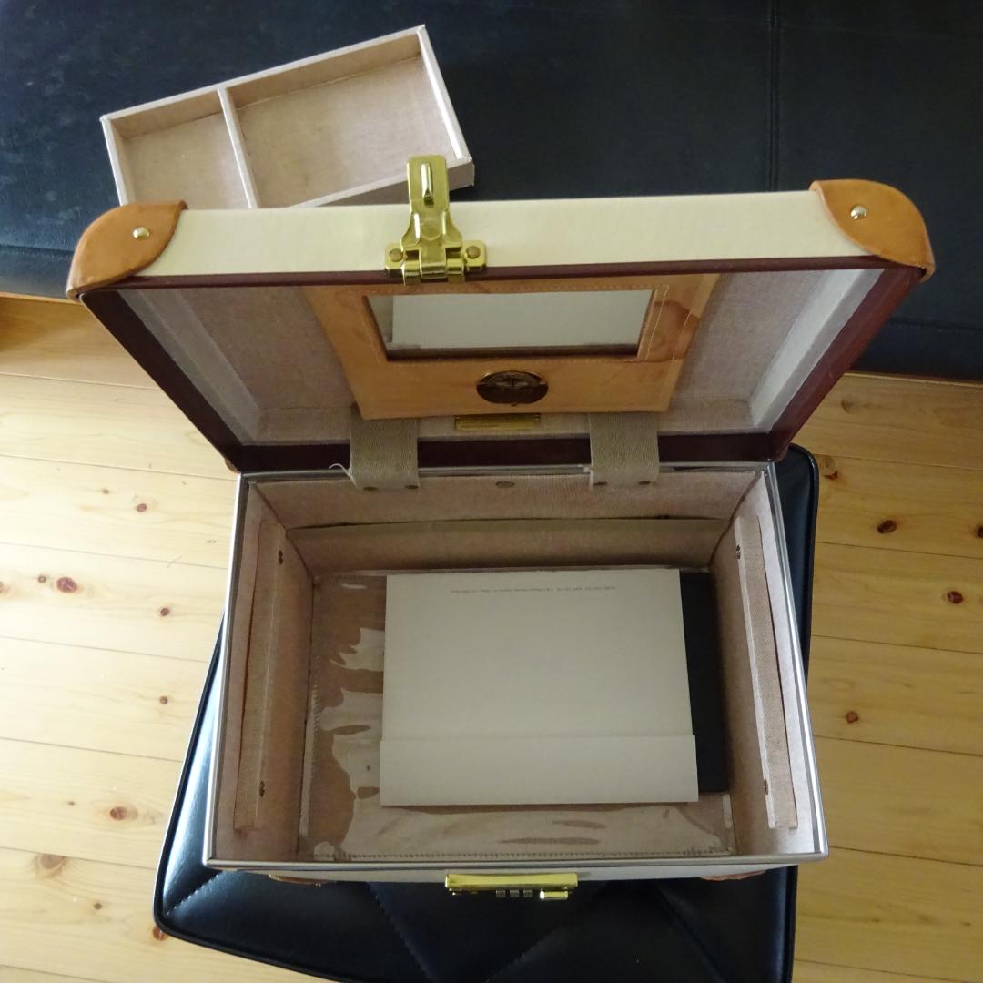 r*i様 GLOBE TROTTER グローブトロッター コスメケース13インチ