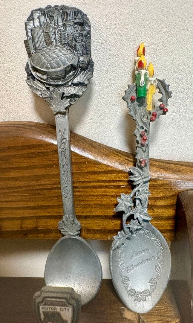 ヴィンテージの ピュータースプーン・コレクション