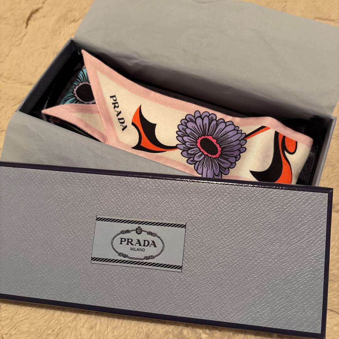 PRADAスキニースカーフ19日で終了