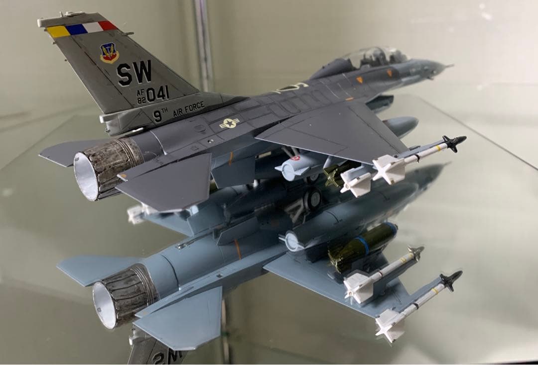 F-16B プラス　ファイティング　ファルコン　1/72