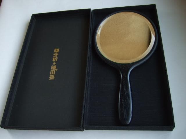 シュウウエムラ 高級天然毛ブラシ他・高級手鏡・リーフレット・未使用ネイルケア