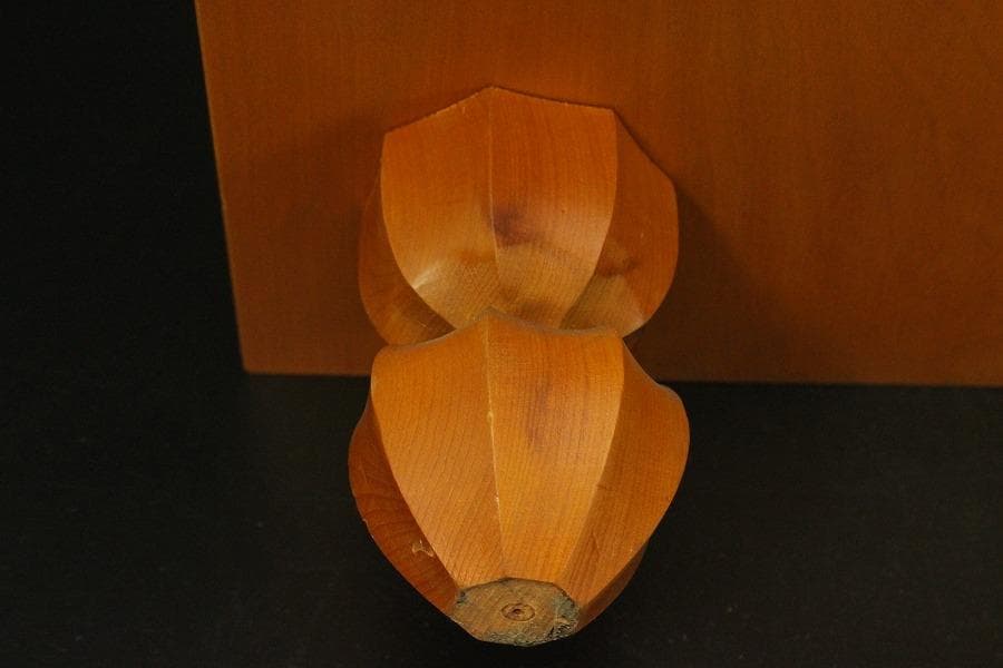 囲碁 碁盤 本榧 良木目 足付 総高26.8cm 厚み15cm 良品(A267)