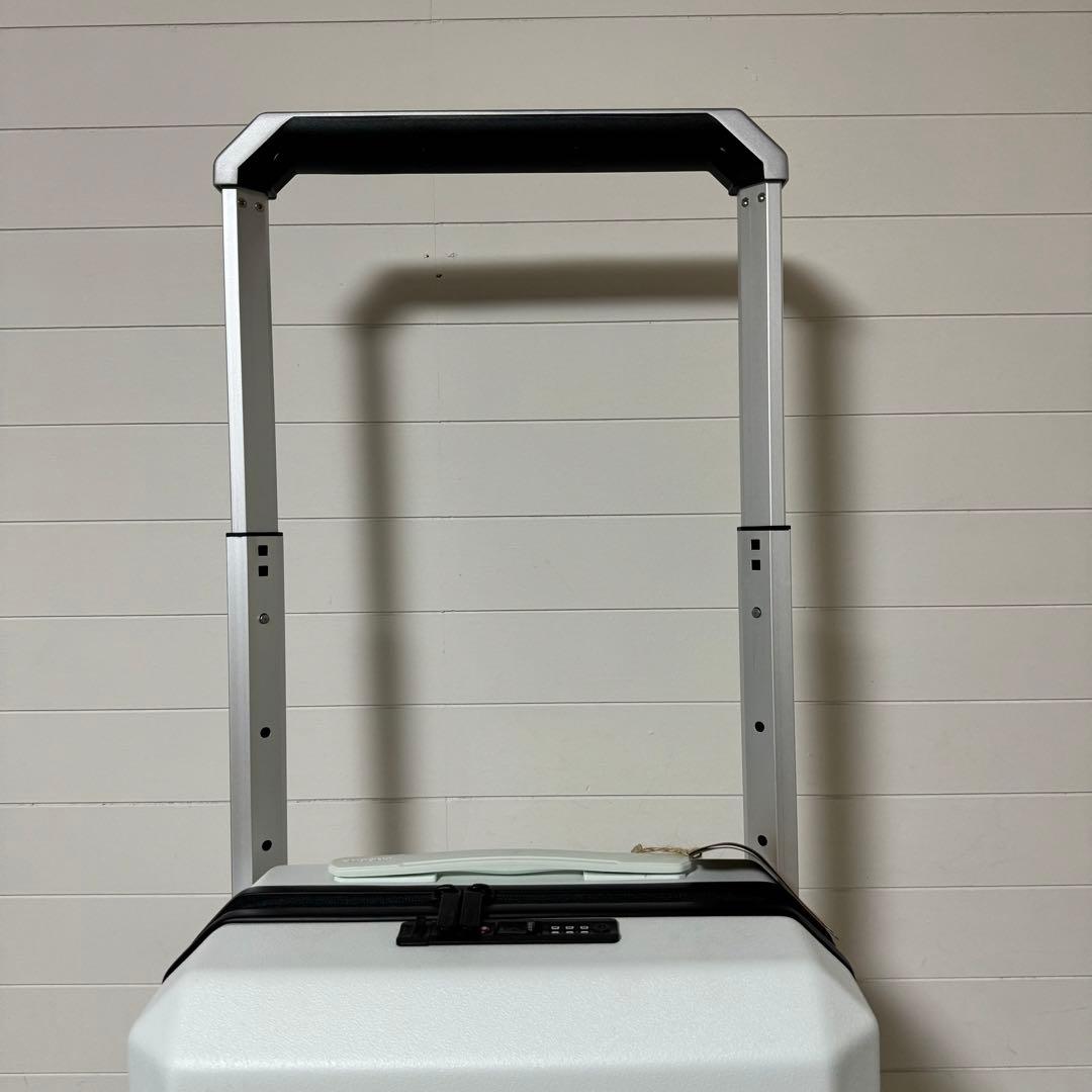 新品未使用✨PHOENX TELA40 キャリーケース　４輪　ホワイト　ビジネス