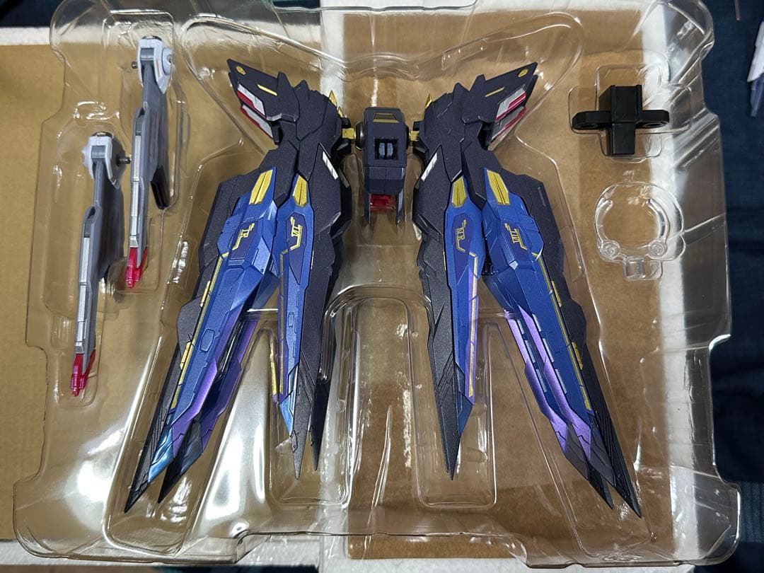 中古メタルビルド　ストライクフリーダムガンダム2024　光の翼セット