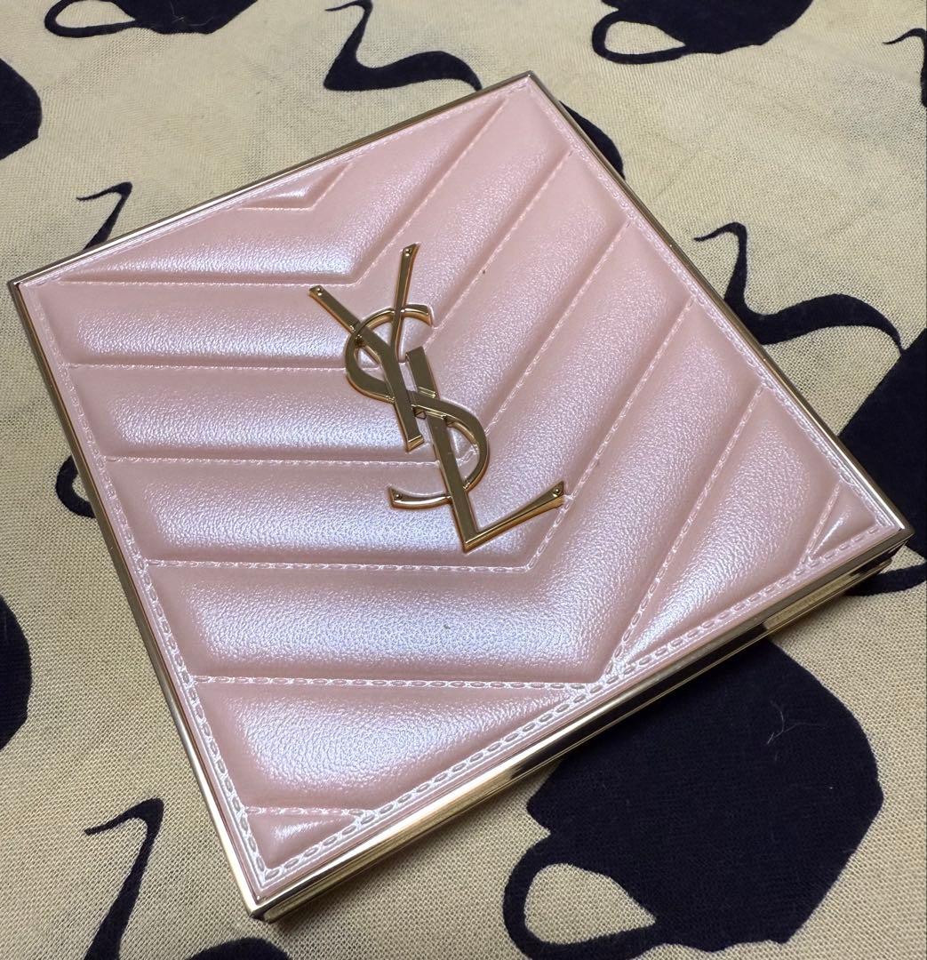 イヴ・サンローラン　クチュールフェイスパレット　ノエルコレクション　新品