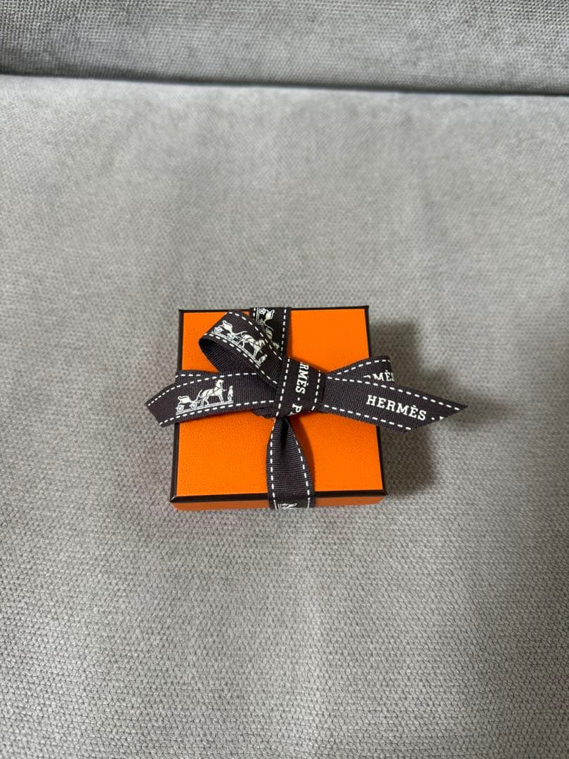 値下げ！新品未使用　エルメス　スカーフリング 《馬着を着た馬》　2025新作