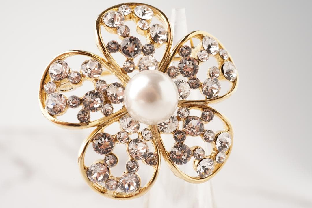 Rene ルネ パール お花 フラワーモチーフ クリスタルブローチ 中 ビジュー