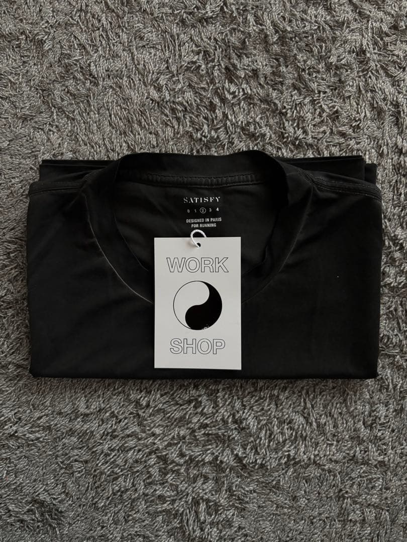 SATISFY ブラック タンクトップ ノースリーブ