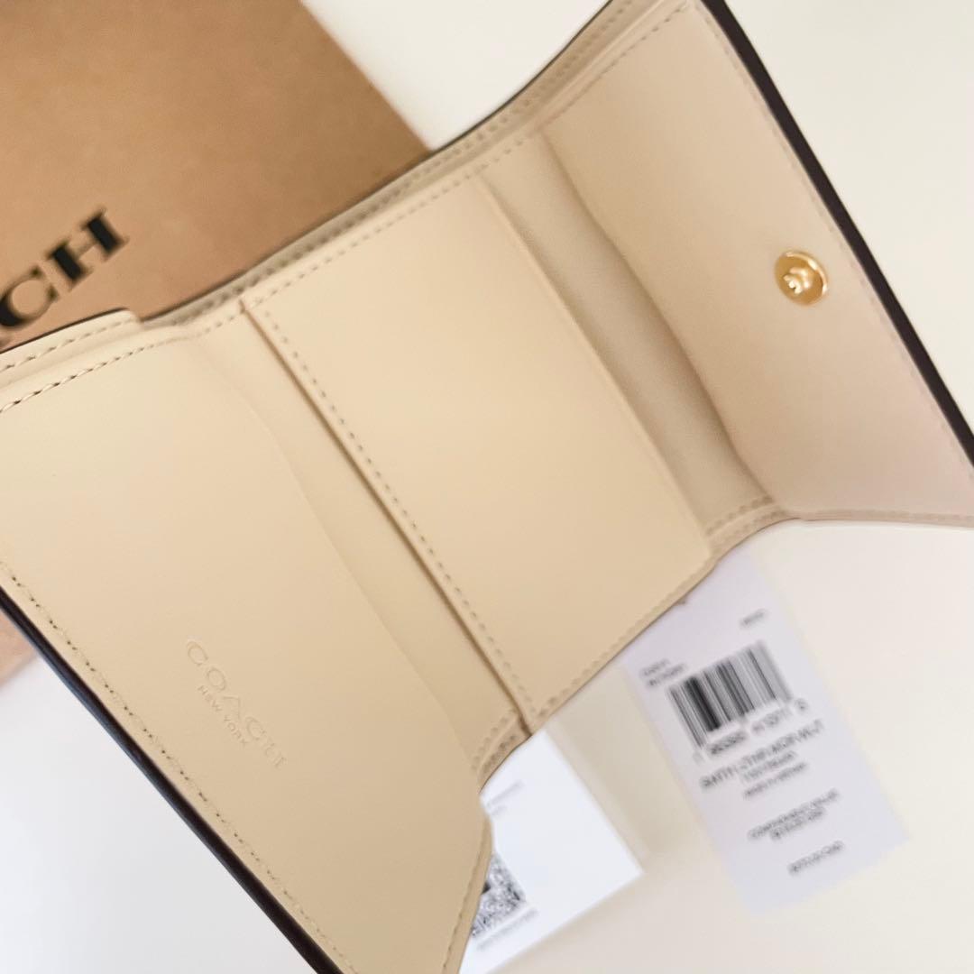 COACH コーチ　折り財布　クロコダイル エンボスド レザー　アイボリー