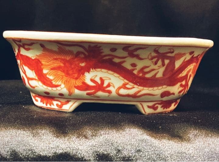月之輪涌泉造、赤絵龍図外縁隅入切足長方鉢　盆栽鉢　名鉢