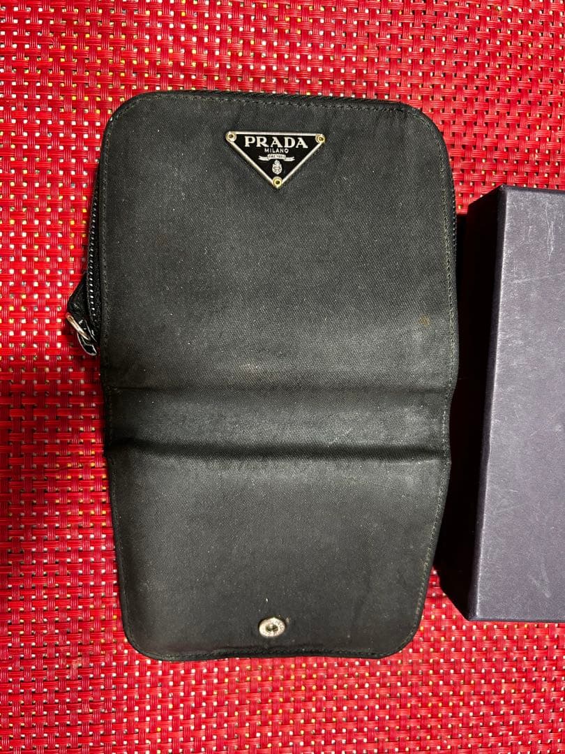 PRADA 二つ折り財布 ブラック　箱あり