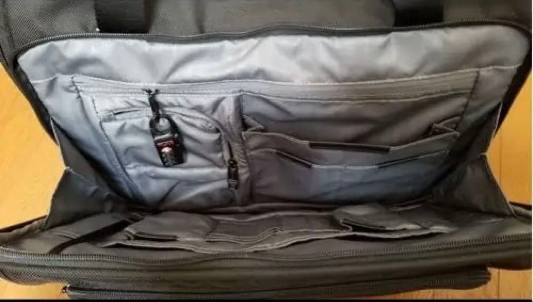 キャスター付き ブラック ビジネスバッグ