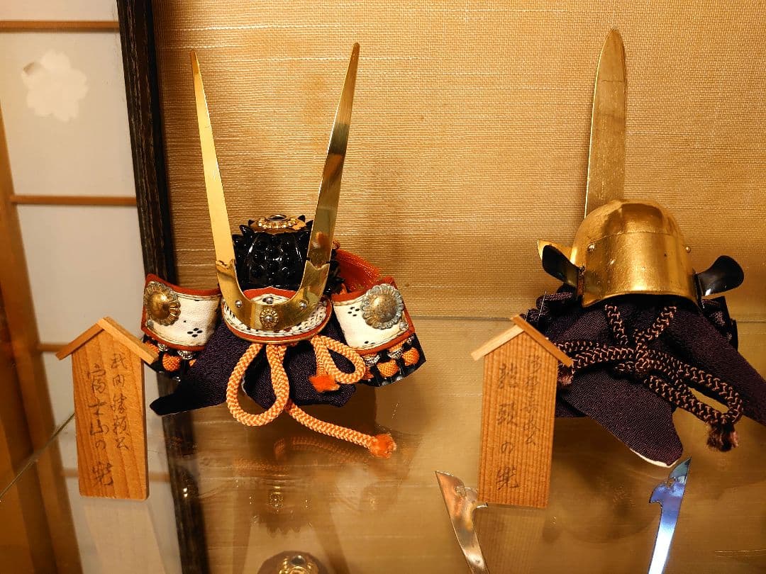 日本の伝統的な兜飾り 12体セット