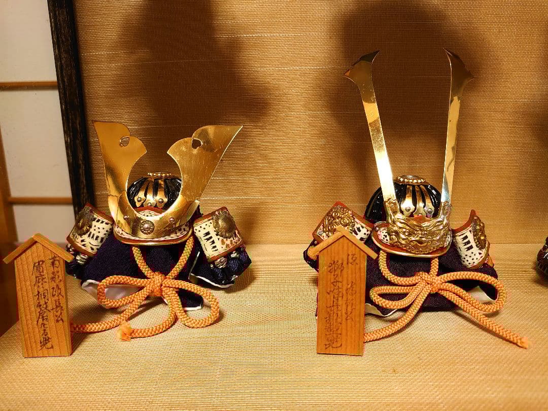 日本の伝統的な兜飾り 12体セット