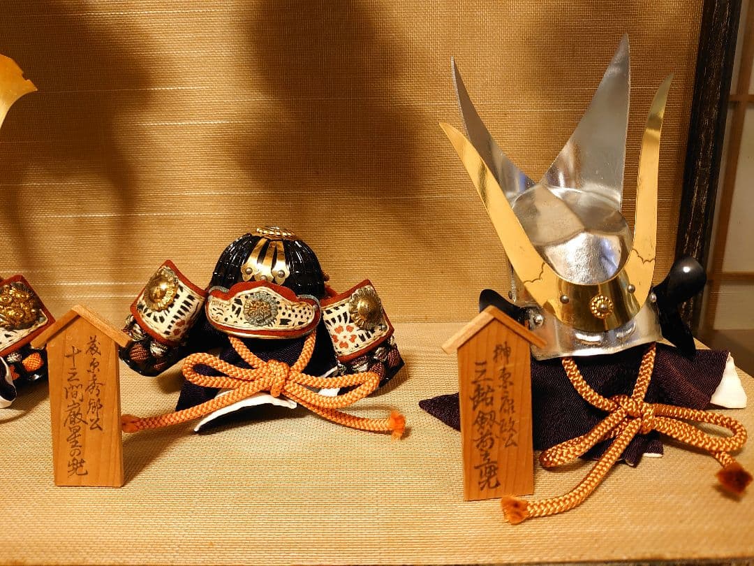 日本の伝統的な兜飾り 12体セット