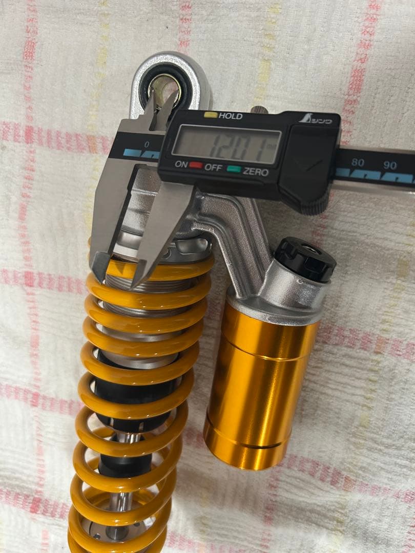 オーリンズ風リアサスペンション