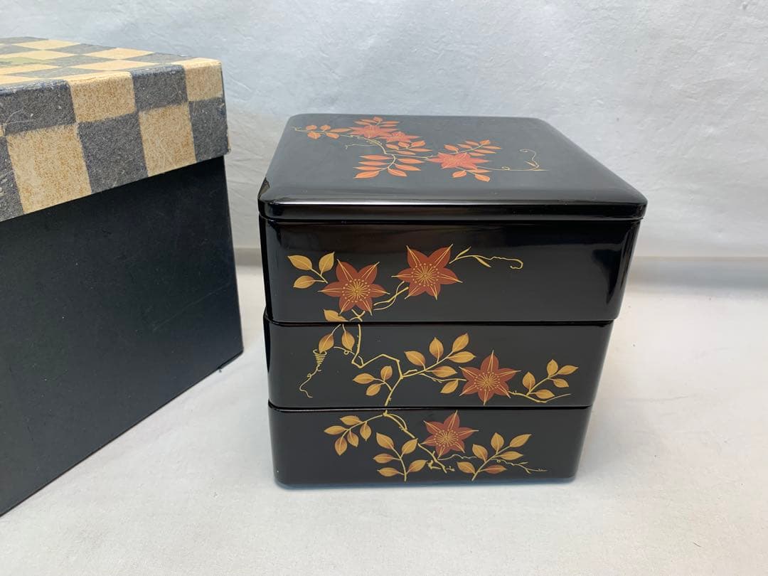 ほぼ未使用 懐石道具 木製 黒真塗 金彩花蒔絵 本重三段 重箱 内朱 紙箱