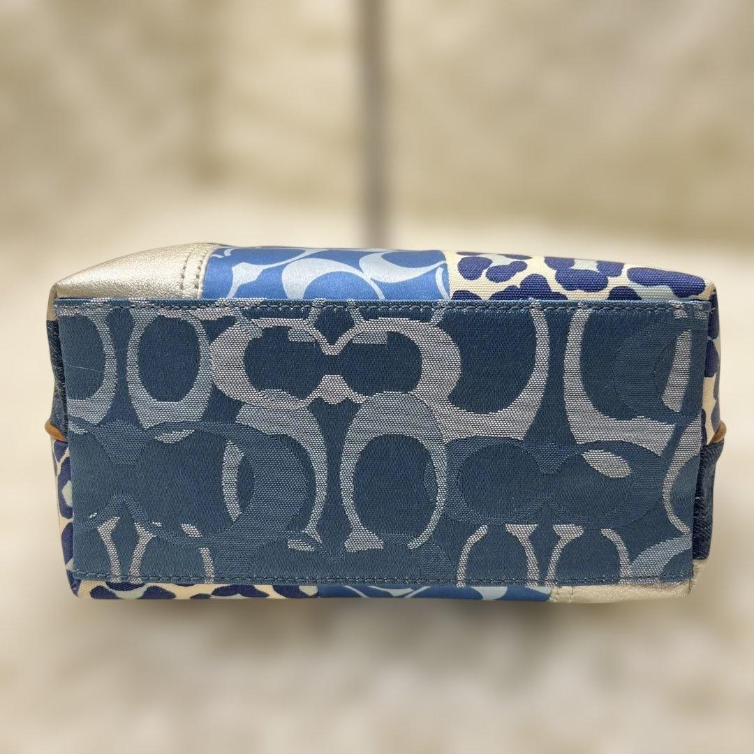 美品 COACHコーチ パッチワークデザイン ポーチ バッグ ブルー系 お花刺繍